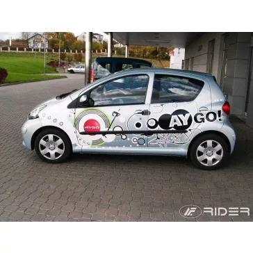   TOYOTA AYGO (hatchback, 5 dverové) Bočné ochranné lišty na dvere (2005-2014)