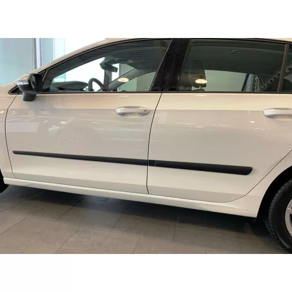 VW GOLF VIII Bočné ochranné lišty na dvere (2019-)
