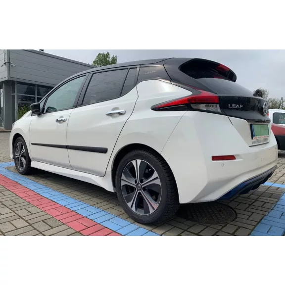 NISSAN LEAF Bočné ochranné lišty na dvere (2017-2025)