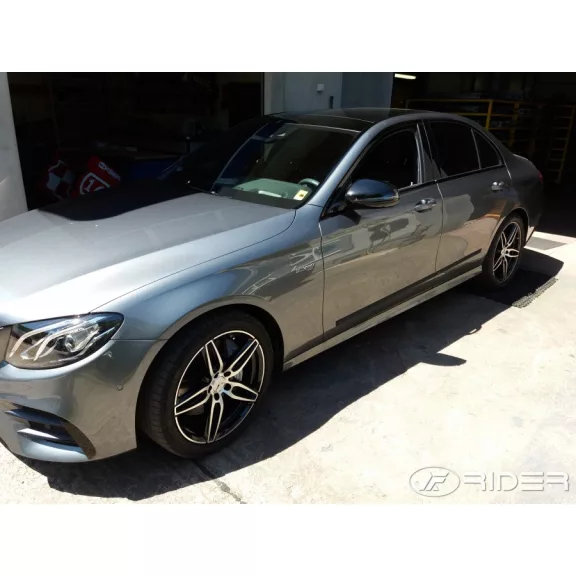 MERCEDES-BENZ E (W213) Bočné ochranné lišty na dvere (2016-2022)
