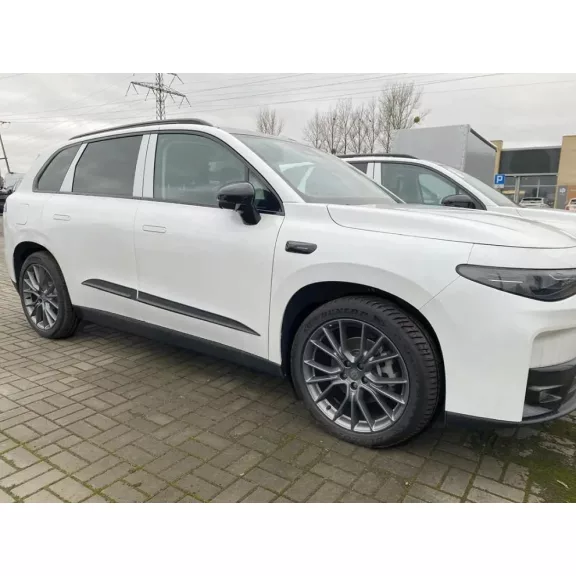 Leapmotor C10 Bočné ochranné lišty na dvere 2024-