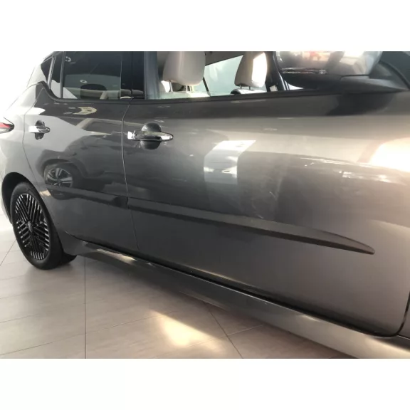 NISSAN LEAF PAWA Bočné ochranné lišty na dvere (2017-2025)