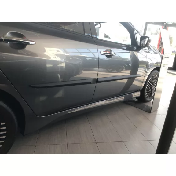 NISSAN LEAF PAWA Bočné ochranné lišty na dvere (2017-2025)